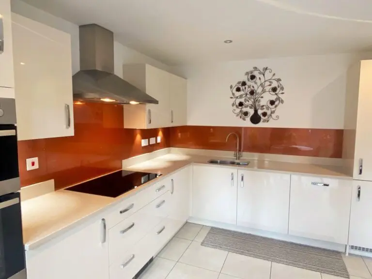 Painted Splashback RAL 8004 with copper 59 sparkle