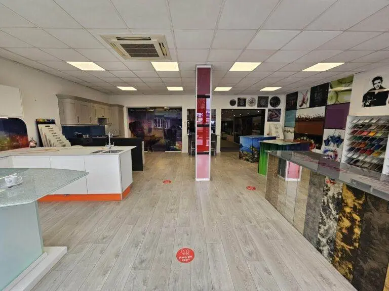 glass inspirations fleet showroom 125517 (large)